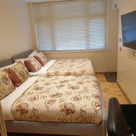 London Luxury Apartments 1Min Walk From Underground, With Free Parking Free Wifi 외부 사진