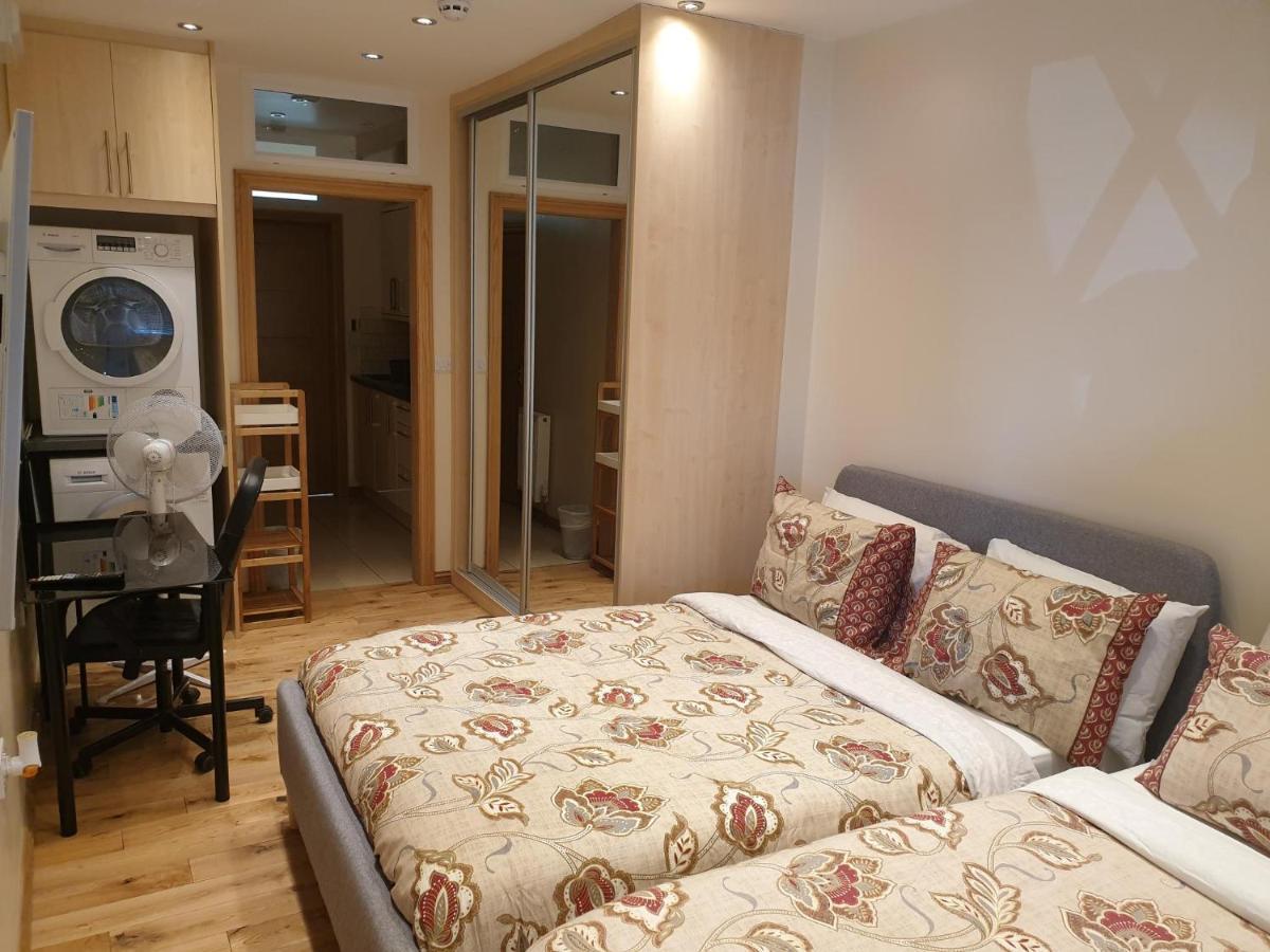 London Luxury Apartments 1Min Walk From Underground, With Free Parking Free Wifi 외부 사진